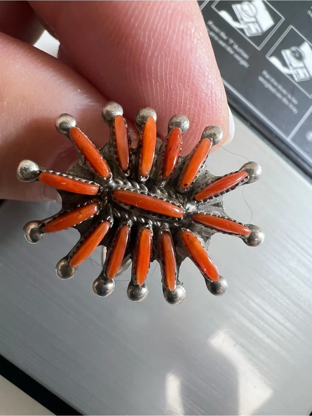 VTG Native American Zuni sterling silver ring featuring coral needlepoint - Picture 11 of 16